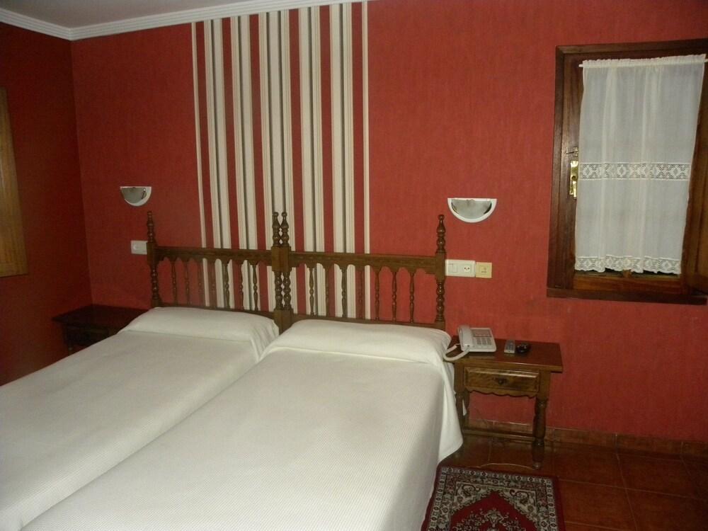 Hotel Restaurante Casa Fernando Ballota Extérieur photo