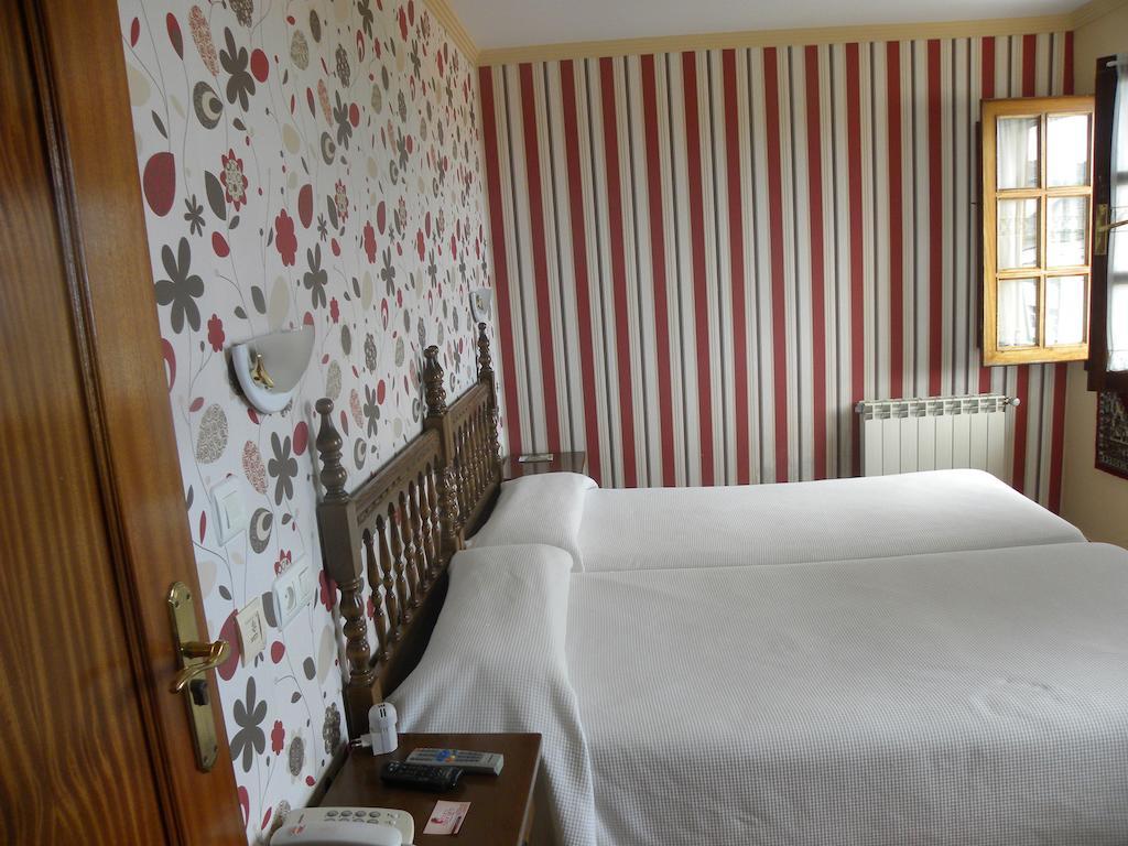 Hotel Restaurante Casa Fernando Ballota Chambre photo