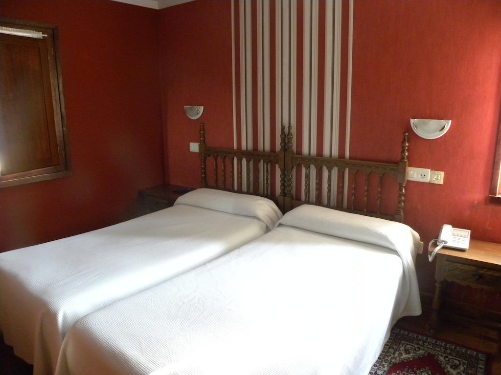 Hotel Restaurante Casa Fernando Ballota Chambre photo